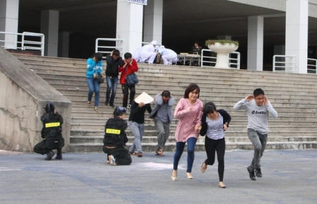 Công an Hà Nội chống bạo loạn, khủng bố và giải cứu con tin